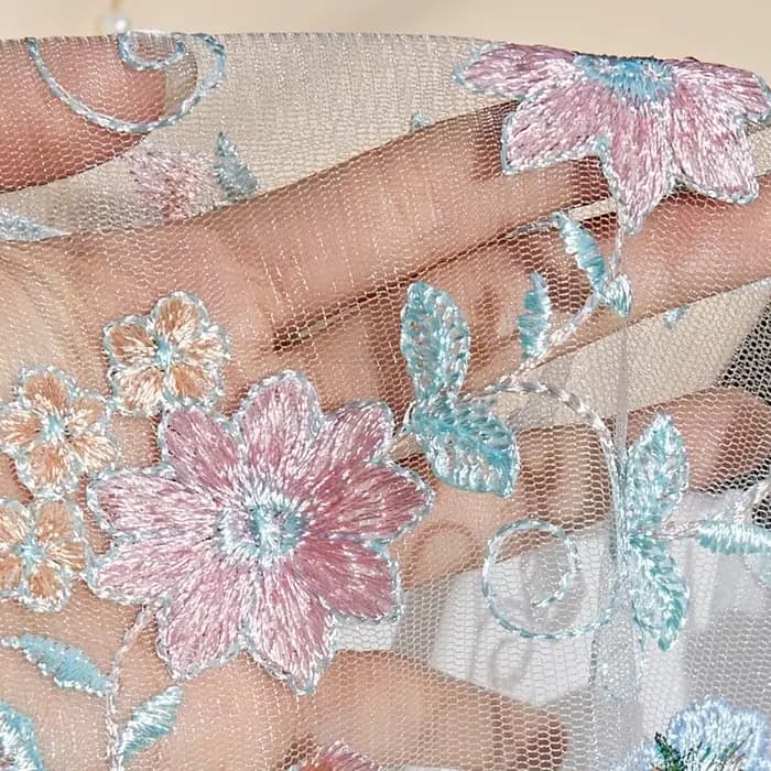 Robe de nuit pour femme en dentelle fine avec nœud