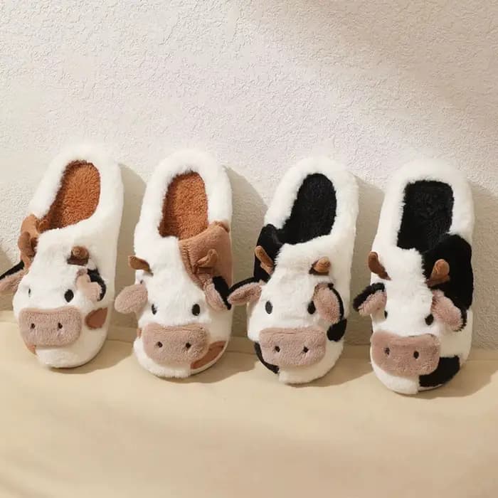 1 paire de pantoufles en peluche de vache antidérapantes de dessin animé