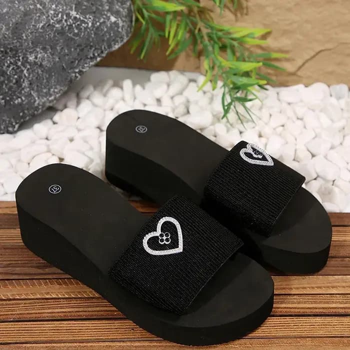 Pantoufles noires brillantes en forme de cœur pour femmes
