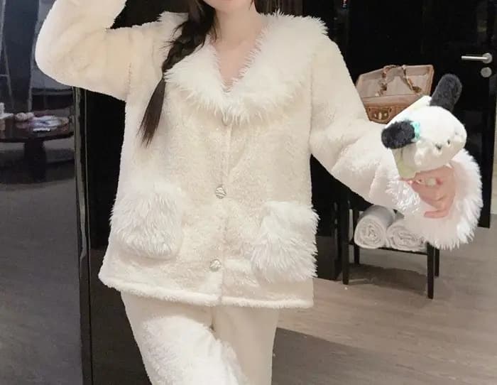 Pyjama en velours corail à bretelles, ensemble trois pièces, pyjama en flanelle mignon pour femmes, nouveau style, peut être porté à l'extérieur comme vêtements de maison