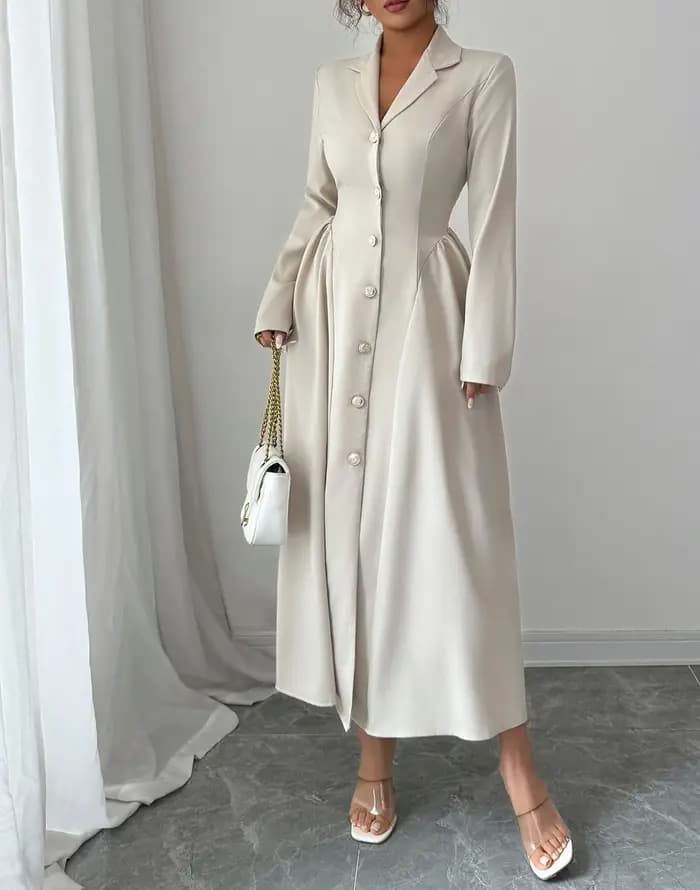 Robe longue à manches longues et décolleté en V profond