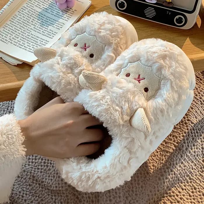 Pantoufles de mouton en peluche pour femmes