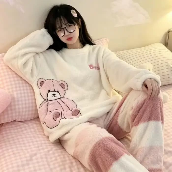 Ensemble de pyjama 2 pièces pour femme en polaire douce et pelucheuse, avec broderie d'oie mignonne et rayures, chaud et confortable pour l'hiver, style décontracté et doux