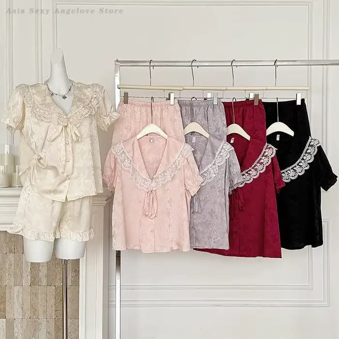 Manches courtes pyjama costume Satin vêtements de nuit boutonné haut et Short de luxe dentelle col en v