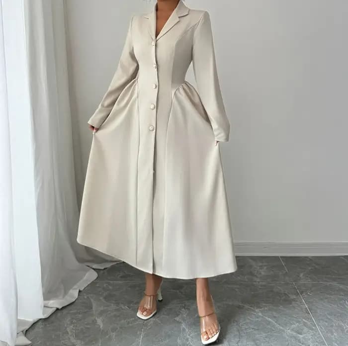 Robe longue à manches longues et décolleté en V profond
