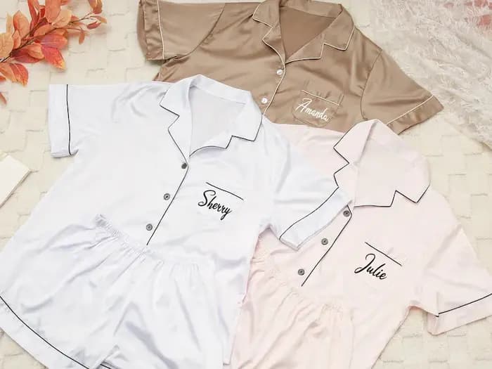 Pyjamas de demoiselle d'honneur le plus doux personnalisés
