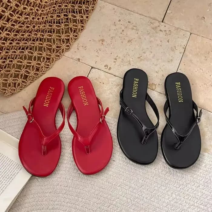 Nouvelles tongs rouges antidérapantes à semelle plate pour femmes