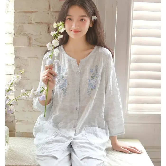 Pyjama pour femmes, ensemble décontracté brodé exquis à manches trois-quarts et pantalon ample