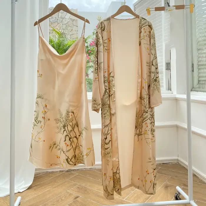 Robe kimono en satin imbibé avec bretelles pour femme