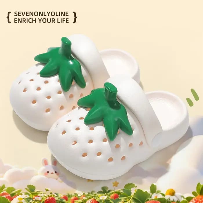 Sabots d'été ajourés à semelle souple motif fraise, mignons et respirants, antidérapants, pour femmes, filles et la famille en extérieur