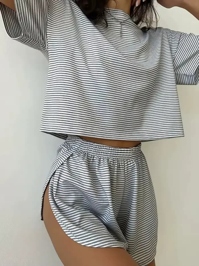 Nouvel ensemble pyjama rayé pour femme 2026 – T-shirt à manches courtes et short 2 pièces pour l'été – Tenue décontractée ample à col rond pour la maison