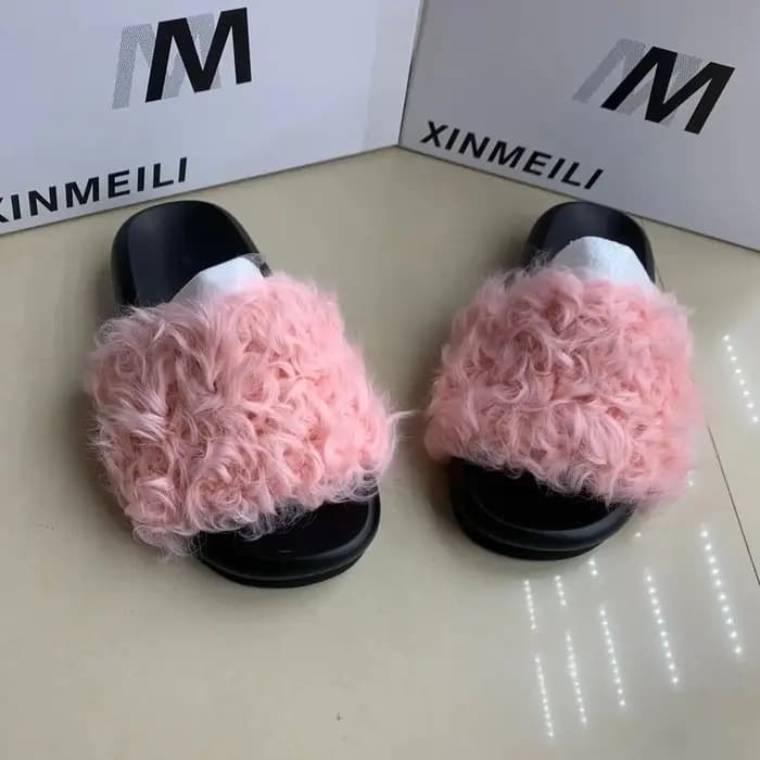 Nouvelles pantoufles en vraie laine mignonnes 2026 pour femmes