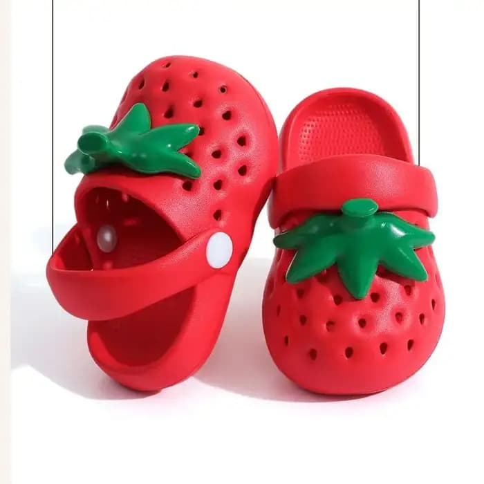 Sabots d'été ajourés à semelle souple motif fraise, mignons et respirants, antidérapants, pour femmes, filles et la famille en extérieur