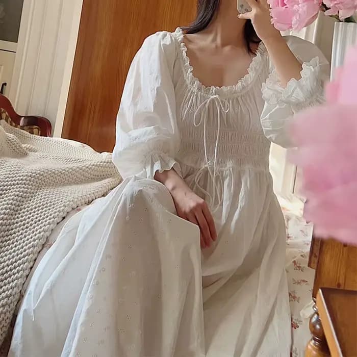 Chemise de nuit princesse vintage brodée pour femme
