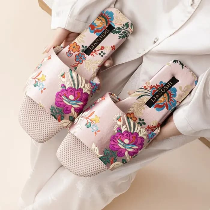 Nouvelles pantoufles d'intérieur chinoises haut de gamme pour femmes
