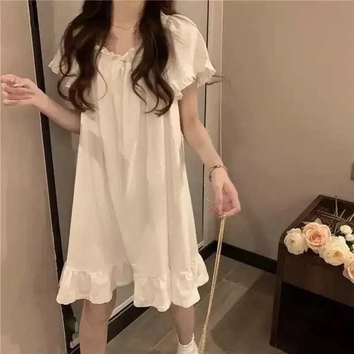 Chemise de nuit blanche à manches courtes pour femmes