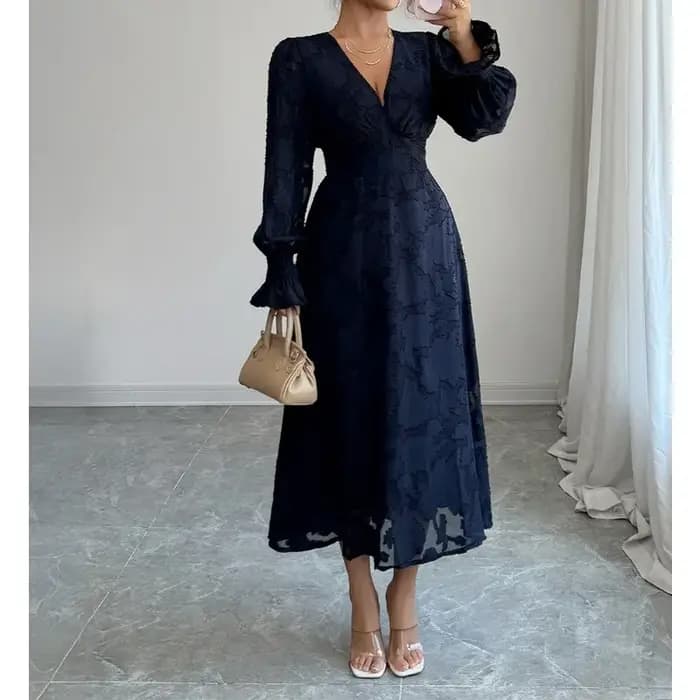 Robe à manches longues en dentelle en V profond