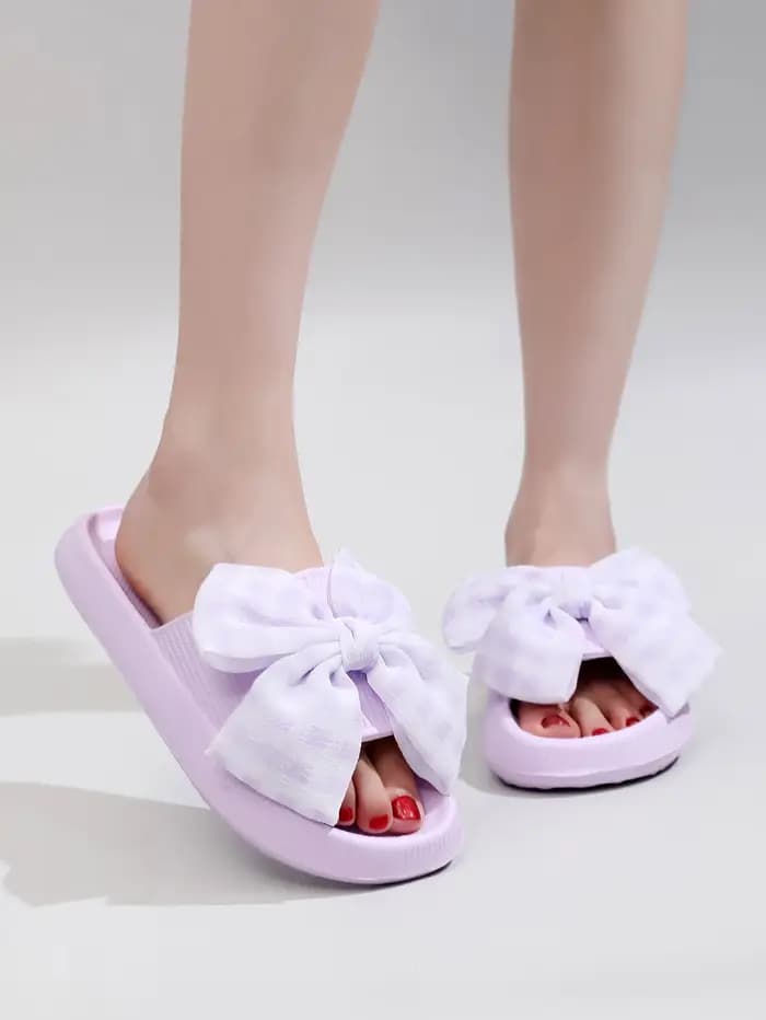Pantoufles d'été à carreaux violets et blancs pour femmes