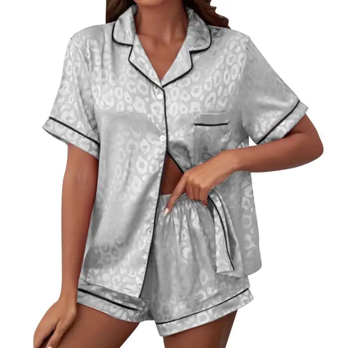 2025 nouveau pyjama ensemble femmes léopard soyeux Satin pyjamas à manches courtes bouton petit haut avec Short
