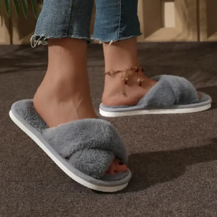 Pantoufles en peluche croisées moelleuses pour femmes