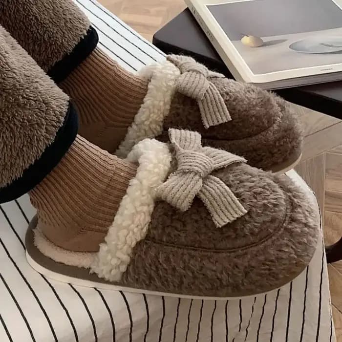 Chaussons en fourrure douce et épaisse avec nœud en forme de lettre tendance