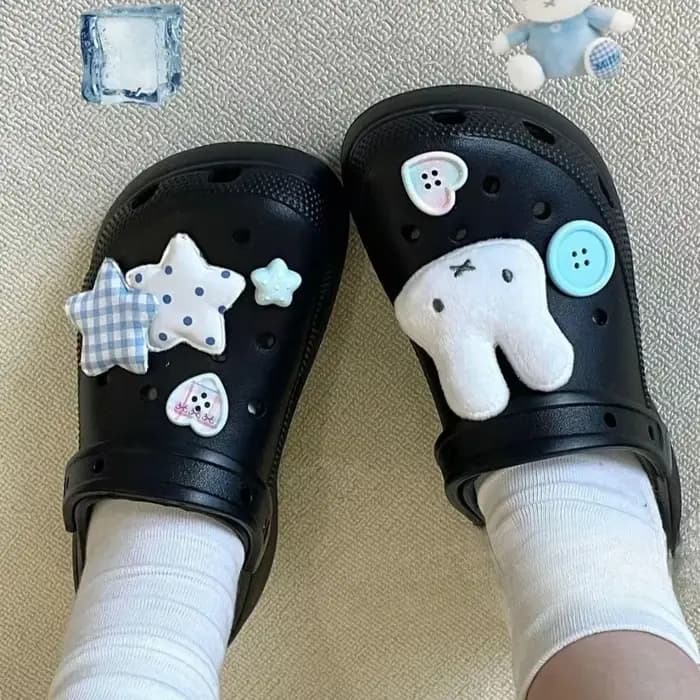 Pantoufles Miffy Kawaii avec des pois bleus et des étoiles