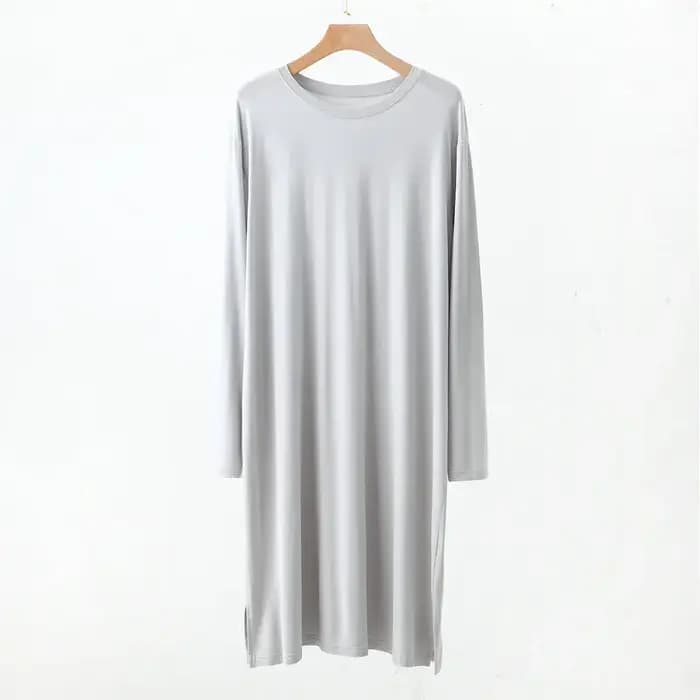 Modal femmes et hommes portent une robe de nuit