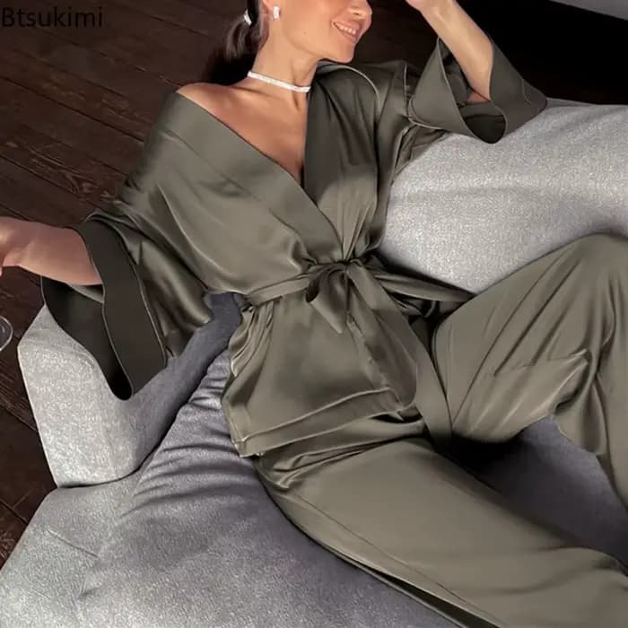 Ensemble pyjama assorti avec ceinture pour femmes