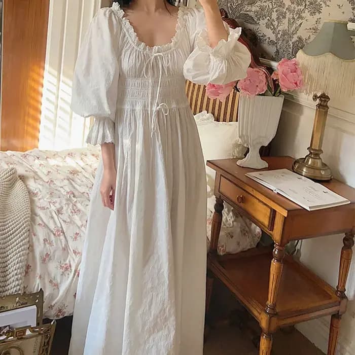 Chemise de nuit princesse vintage brodée pour femme