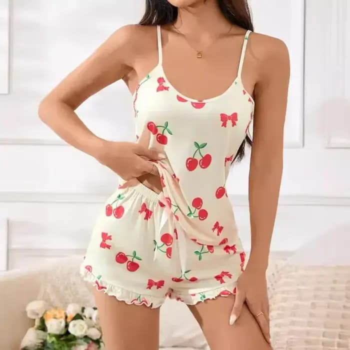 Ensemble pyjama d'été imprimé cerises pour femme – Hauts décontractés respirants à bretelles et short à volants – Tenue d'intérieur et de détente