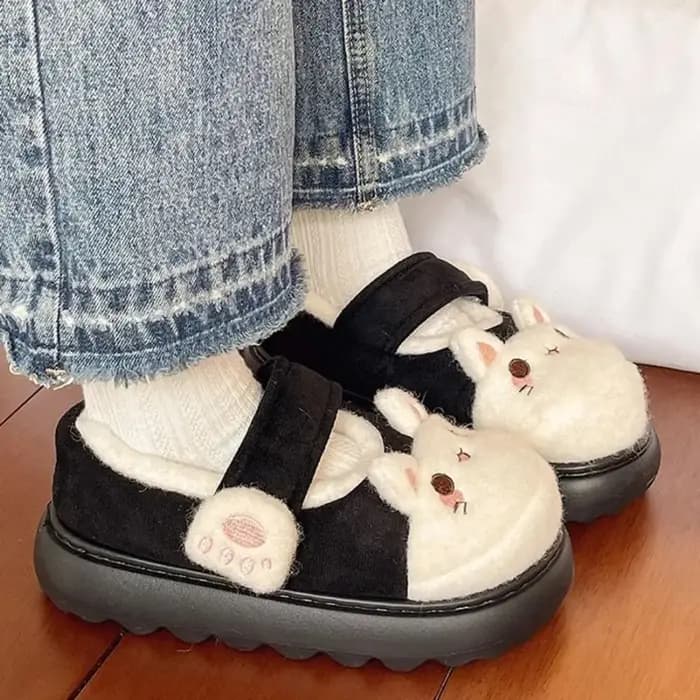 Chaussures patte de chat de dessin animé mignon, pantoufles antidérapantes Kawaii épaisses et chaudes, chaussures de sol en peluche à semelle épaisse Lolita pour filles
