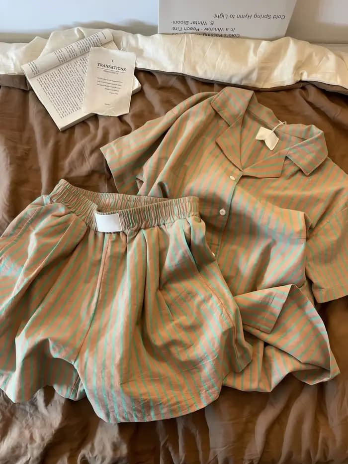 Pyjama rayé style vintage pour femme : Nouvelle collection été – Haut à manches courtes et short, vê