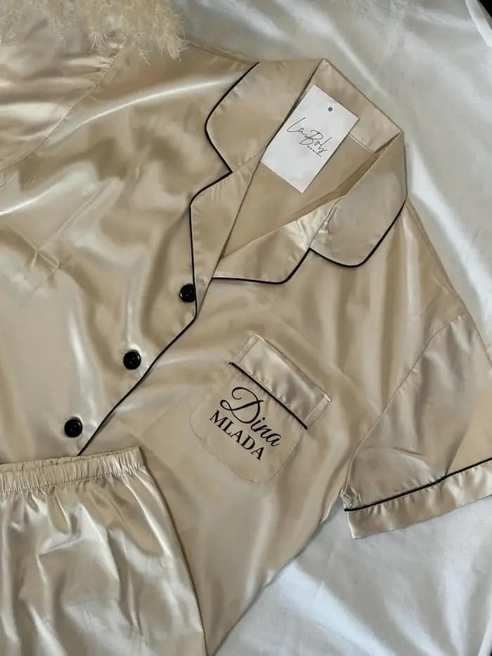 Pyjama de mariée en soie personnalisé