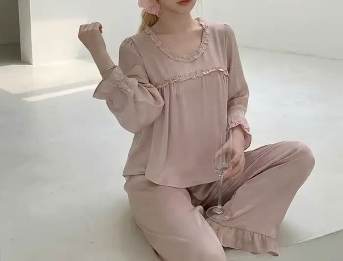 Pyjama Femme Printemps-Automne en Soie Glacée 2026 Nouvelle Collection Couleur Unie Col Rond Style Français Tenue d'Intérieur Ensemble Pantalon Manches Longues