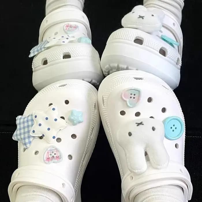 Pantoufles Miffy Kawaii avec des pois bleus et des étoiles
