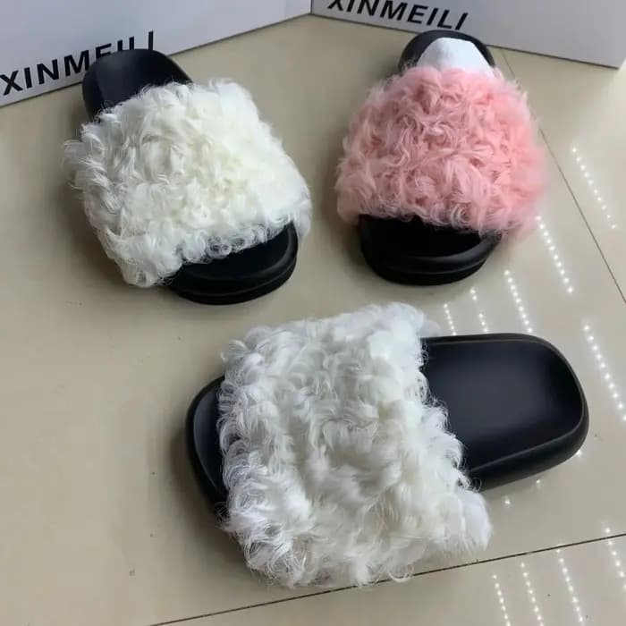 Nouvelles pantoufles en vraie laine mignonnes 2026 pour femmes