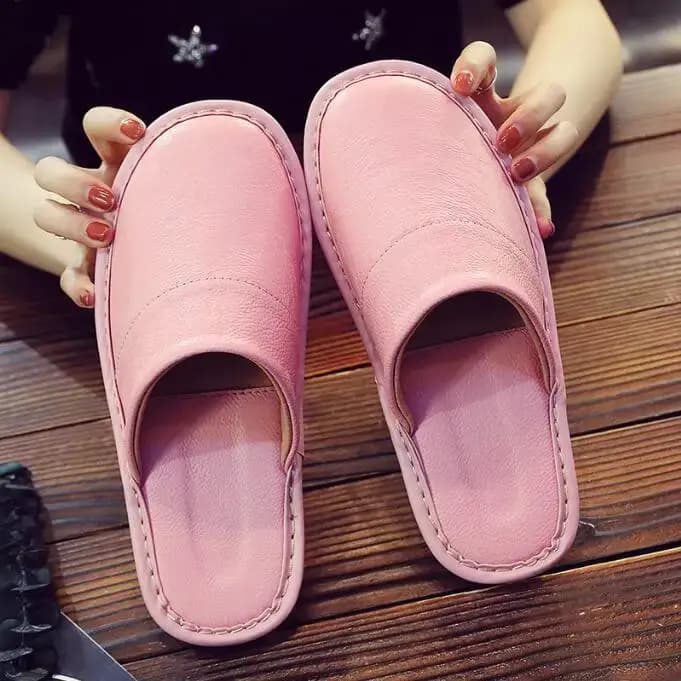 Pantoufles en cuir pour hommes et femmes