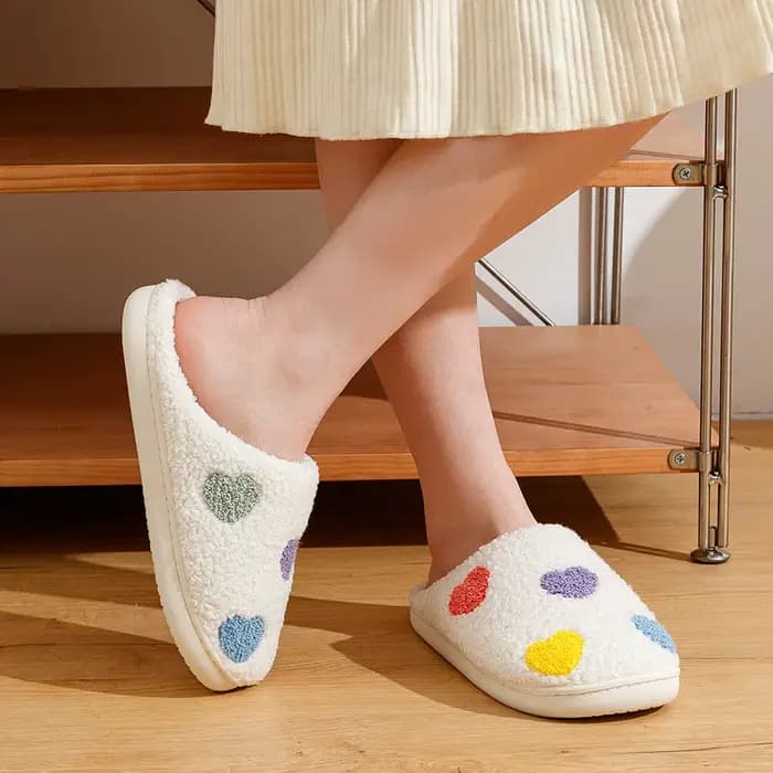 Pantoufles en forme de cœur pour femmes, couleur mignonne, broderie de saint-valentin, amour romantique, confortables, plates, cadeau pour petite amie, chaussures d'hiver pour la maison