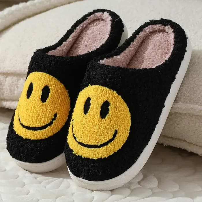 Pantoufles d'hiver pour femmes avec visages souriants
