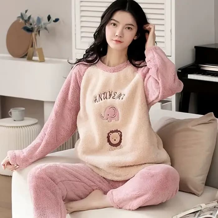 Pyjama 2 pièces pour femmes en flanelle polaire, imprimé fraise, manches longues, col rond, vêtements de nuit, vêtements de détente, vêtements de maison, style Harajuku