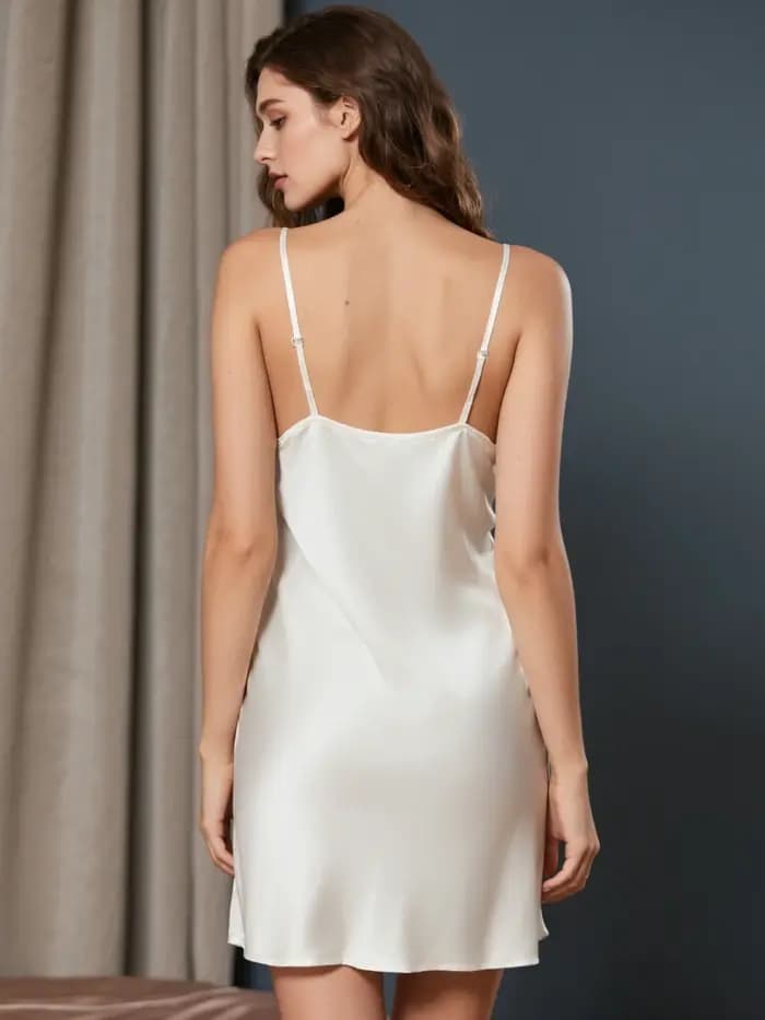 Pyjama camisole sexy en popeline semblable au satin super doux et légèrement élastique pour femme