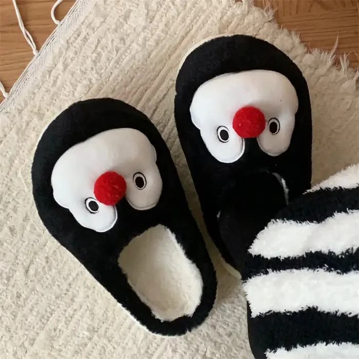Pantoufles moelleuses pingouin de dessin animé pour femmes et hommes