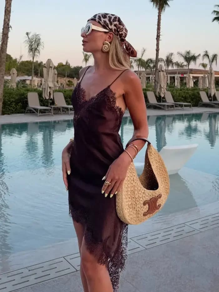 Mini robe Camisole asymétrique en dentelle pour femmes
