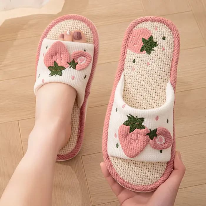 Pantoufles d'intérieur en lin à motif fraise pour femmes et filles, à bout ouvert, de créateur, d'été, antidérapantes, douces, silencieuses, unisexes et respirantes