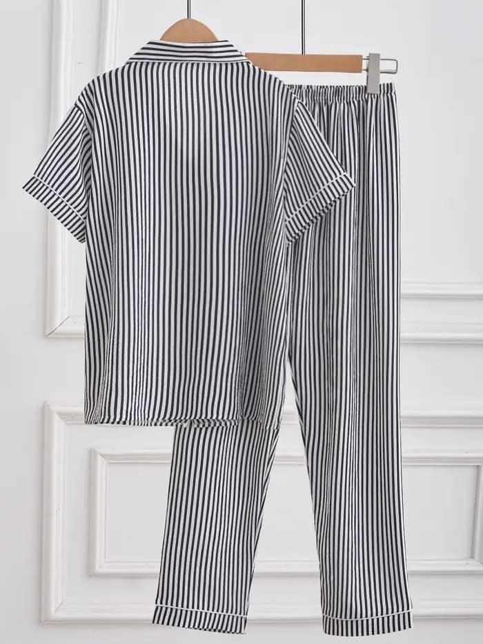 Ensemble de pyjama rayé pour femmes