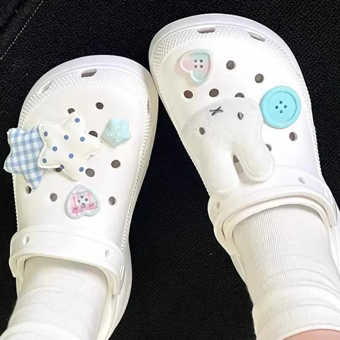 Pantoufles Miffy Kawaii avec des pois bleus et des étoiles