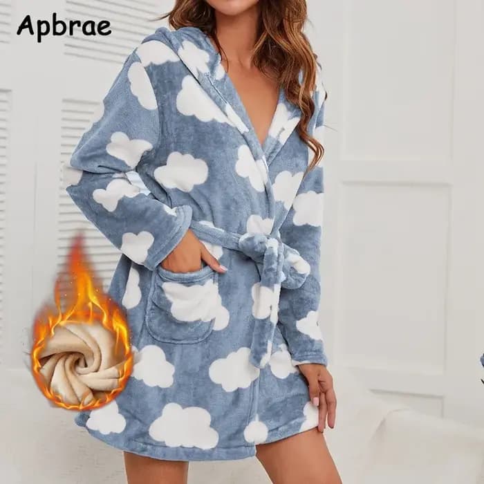 Peignoir à capuche sourire pour femmes, vêtements de nuit chauds, robe de sommeil à capuche, motif de nuages, glouton épais, lieux d'hiver