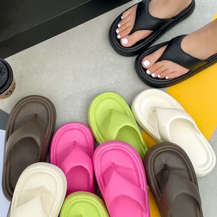 Tongs élégantes pour femmes avec sensation de marche sur un nuage