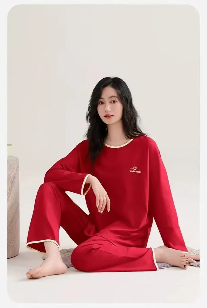 Ensemble de pyjama rouge pour femmes