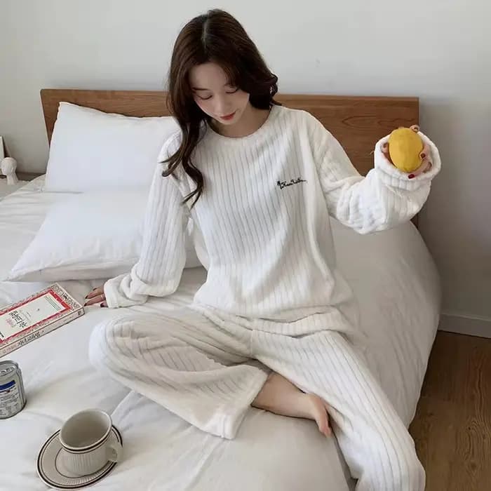 Pyjama d'hiver pour femmes, vêtements de maison, vêtements chauds d'automne et d'hiver, en velours d
